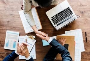 En los últimos años han surgido diversas iniciativas orientadas a democratizar el acceso a las inversiones mediante plataformas digitales y montos mínimos más accesibles.