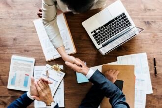 En los últimos años han surgido diversas iniciativas orientadas a democratizar el acceso a las inversiones mediante plataformas digitales y montos mínimos más accesibles.