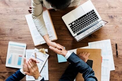 En los últimos años han surgido diversas iniciativas orientadas a democratizar el acceso a las inversiones mediante plataformas digitales y montos mínimos más accesibles.