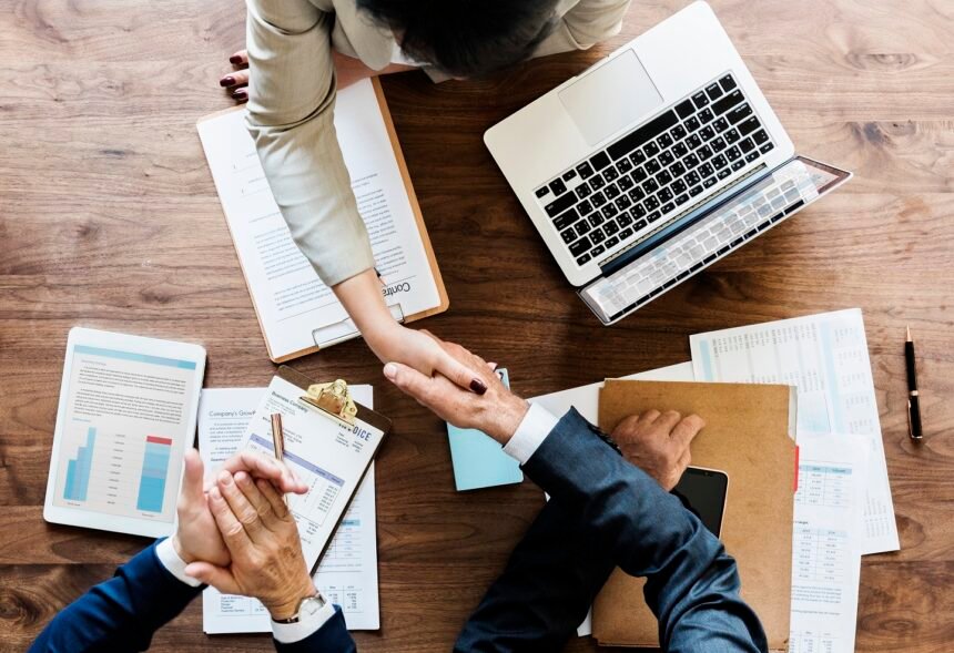 En los últimos años han surgido diversas iniciativas orientadas a democratizar el acceso a las inversiones mediante plataformas digitales y montos mínimos más accesibles.