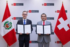 El ministro de Energía y Minas, Waldir Ayasta Mechán, refrendó este Memorando de Entendimiento junto al embajador suizo, Paul Garnier, en representación de la Secretaría de Estado para Asuntos Económicos (SECO) del país europeo.