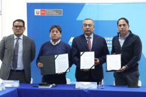 El ministro de Transporte y Comunicaciones, Aldo Prieto Barrera, anunció que el paro de transportistas ha sido suspendido tras alcanzar un acuerdo con los gremios de transporte urbano de Lima y Callao.